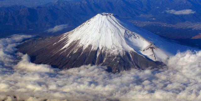 富士山或将喷发？日本人的土地将变成火海（改变来华政策）