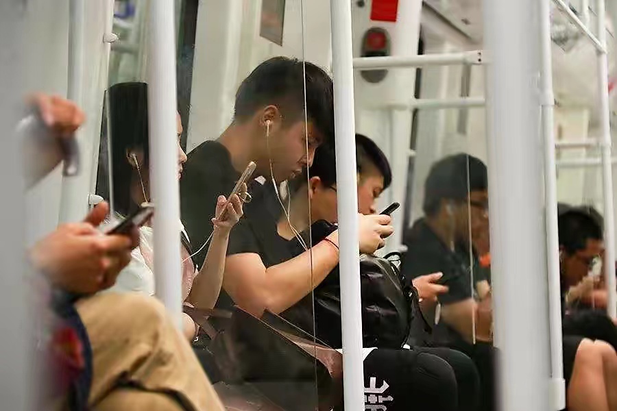 深夜在北京地铁站看到无头人，路人吓出一身冷汗（无头人诡案）