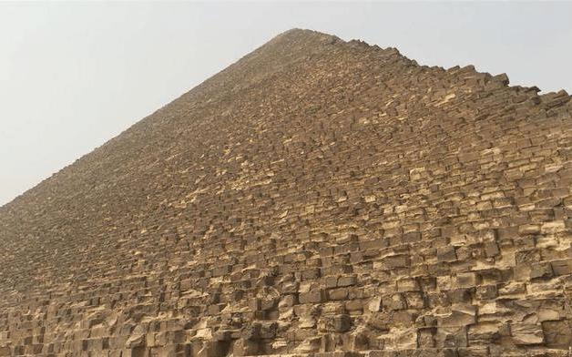 世界的著名七大奇迹之一：胡夫金字塔，里面还有神秘通道？