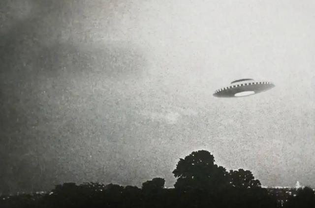 UFO是怎么能够穿越时空的？要有怎样的动力系统？（太空穿梭）