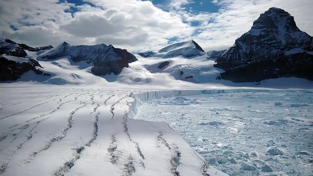 南极发现新岛屿，地球又失去冰架（全球变暖）
