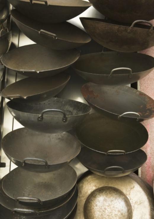 为什么家里做饭都用铁锅？为什么不是铝的？铜的？