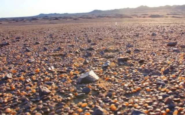 内蒙古地区的五彩石，竟有如此大的价值？（彩色石头）
