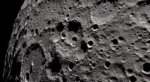 月球上的大坑到底是什么？（一说是小星星碎片的残骸）