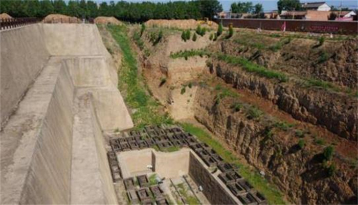 陕西发现大型古墓 盗洞就有200多个（大型古墓）