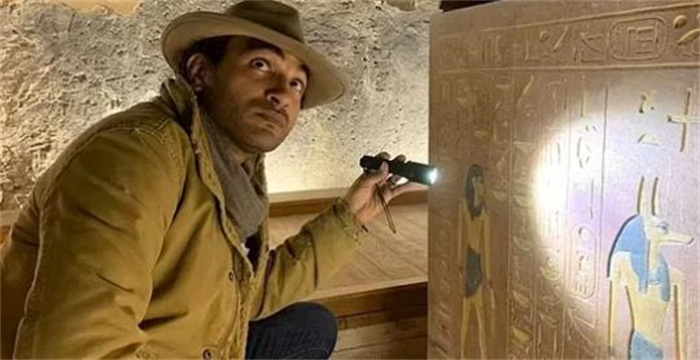 考古专家进入埃及古墓 患上神秘疾病（木乃伊诅咒)