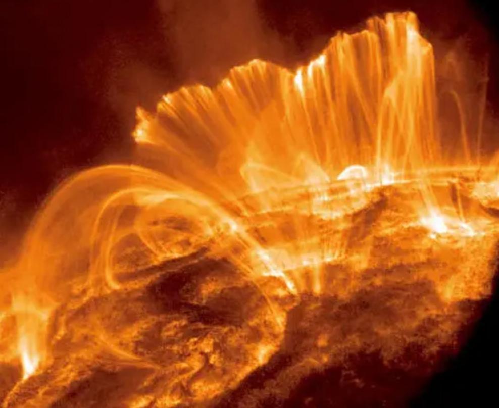 大量高能粒子冲向地球，太阳风暴增强（太阳耀斑）