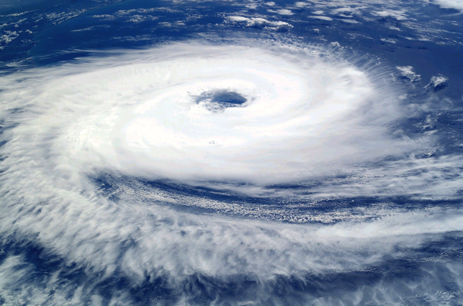 什么是温带气旋，和台风的区别在那里（高仿台风）