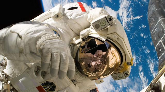 若宇航员在危险的太空中死去，他的遗体，会被以什么方式处理？