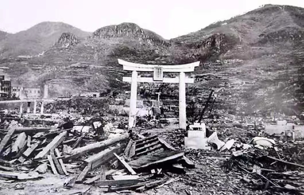 原子弹爆炸后的半衰期，长达几万年，为何广岛和长崎可以住人？