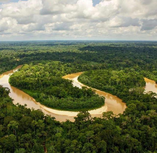 亚马逊河与长江相比更厉害？为何说它可怕，没人敢下河游泳？