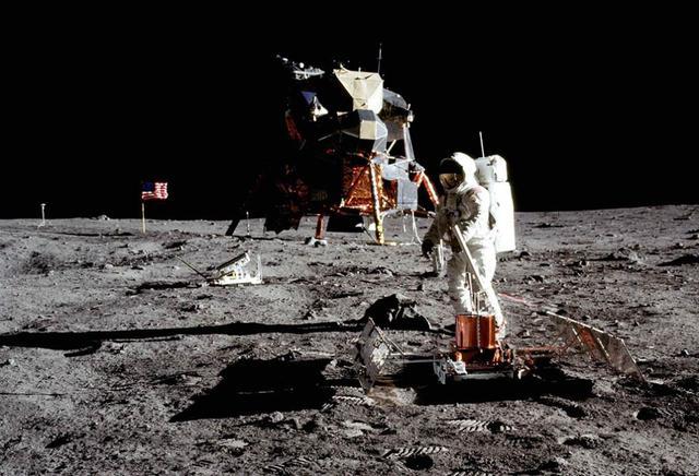 外星人警告人类不要再登月？如今52年过去了，人类究竟登月没有？
