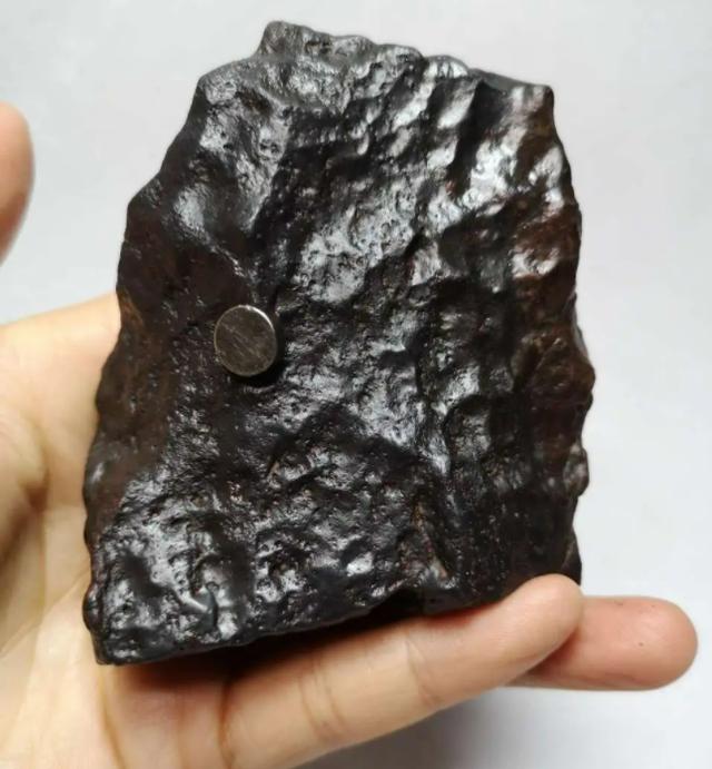 铁陨石内部花纹形成的秘密：冷却速度极慢，需要2000万年至2亿年