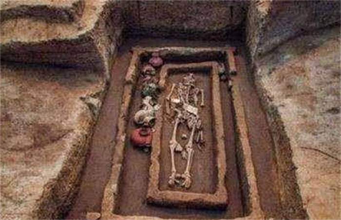 古人“身长九尺六寸”没夸大，山东发现的古墓，男性身高超过两米
