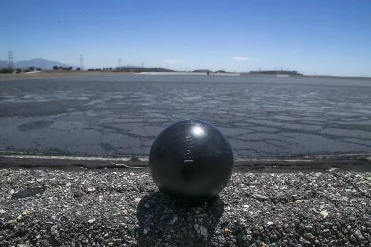 美国在水库放9600万个小黑球，为什么要这么做？会成什么样后果？