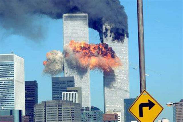 纽约世贸大厦到底是怎么倒的，究竟是飞机撞击，还是定向爆破？