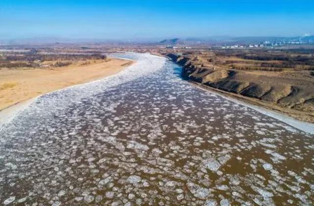 库布齐沙漠曾出现了大面积的“冰河”，这种现象从何而来