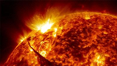 每秒400万吨，太阳正在迅速损失质量，地球会因此而远离太阳吗？