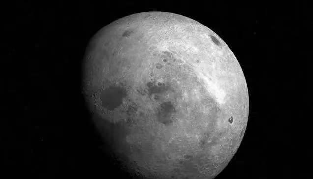 月球的存在非常奇怪，是可怕的轨道伙伴吗？