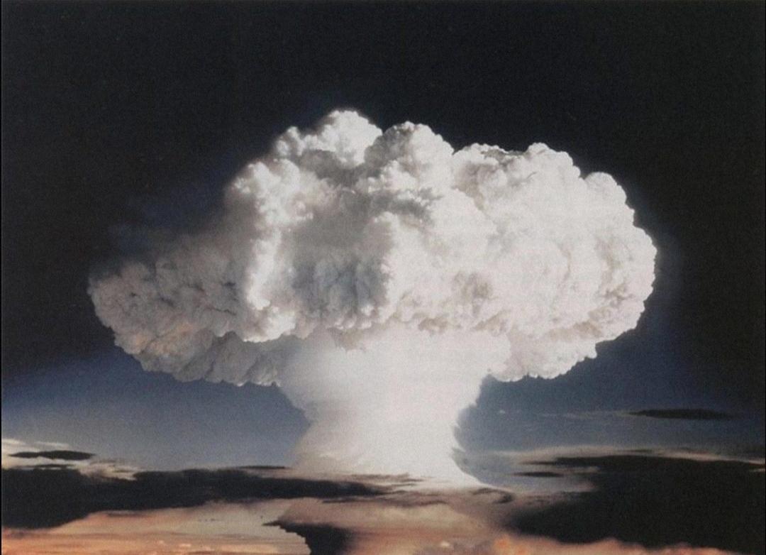 被核辐射两位日本人强行续命83天，目睹自己死亡。(残忍核事故)
