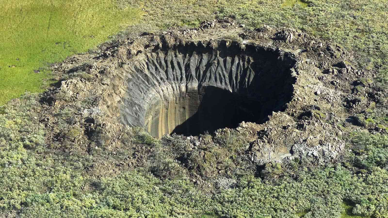 智利首都以北铜矿发现32米巨洞（地下入口）