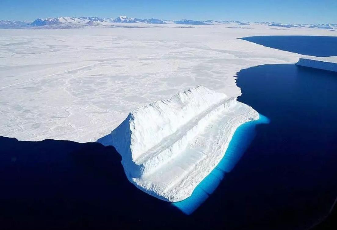 南极冰川出现巨洞，北极迎来百年来最大降雨（极端天气）