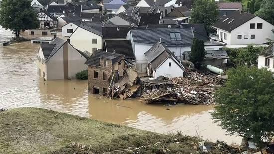 188人遇难1300多人失联，德国内涝严重，他们不会堵的下水道