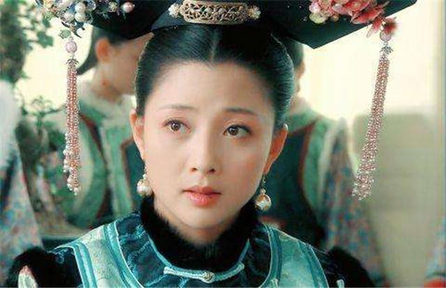 她是历经五朝的皇贵妃，熬死四位清朝皇帝，去世三个月，清朝灭亡