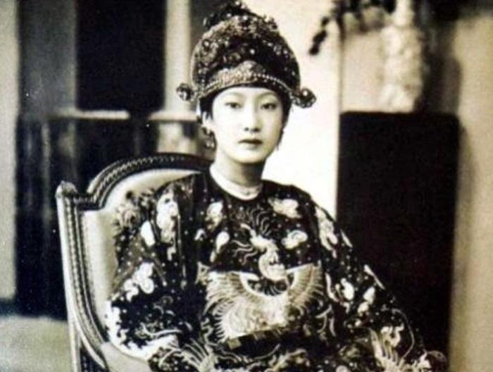 她是越南末代皇后，连生5子却依旧失宠，被送到乡下自生自灭