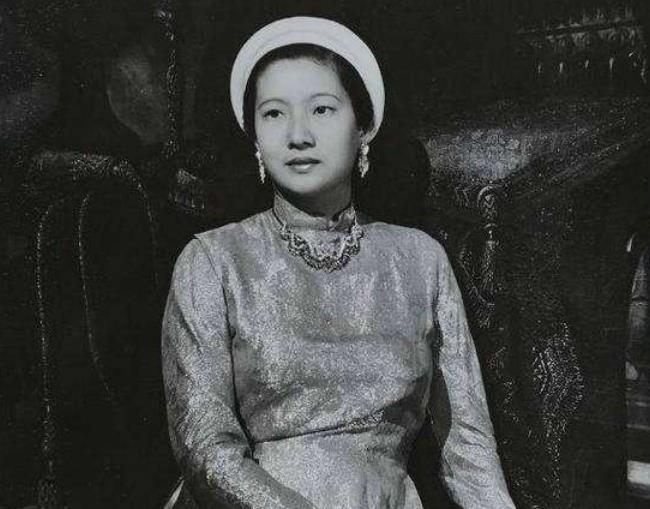 她是越南末代皇后，连生5子却依旧失宠，被送到乡下自生自灭