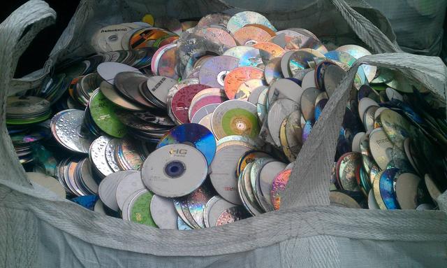 现在为什么仍然有人回收DVD旧光盘？ 究竟有什么价值（废旧光盘）