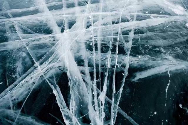 水在2000℃高温下竟然可以结冰？科学家发现水其实还有第20种形态