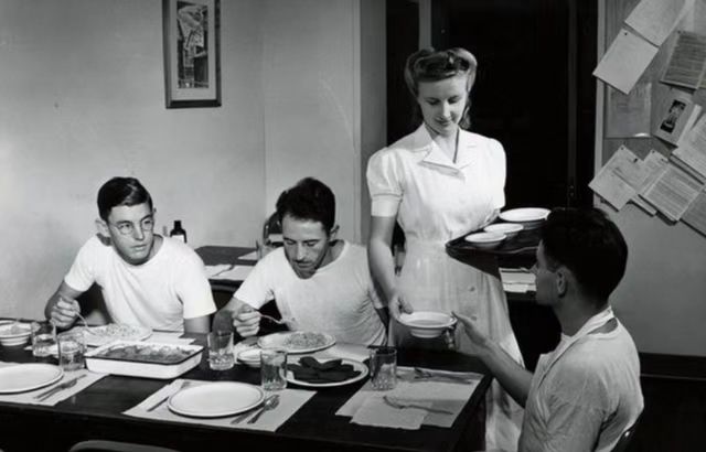 美国二战展开的实验，人不吃饭能活多久（半年左右）