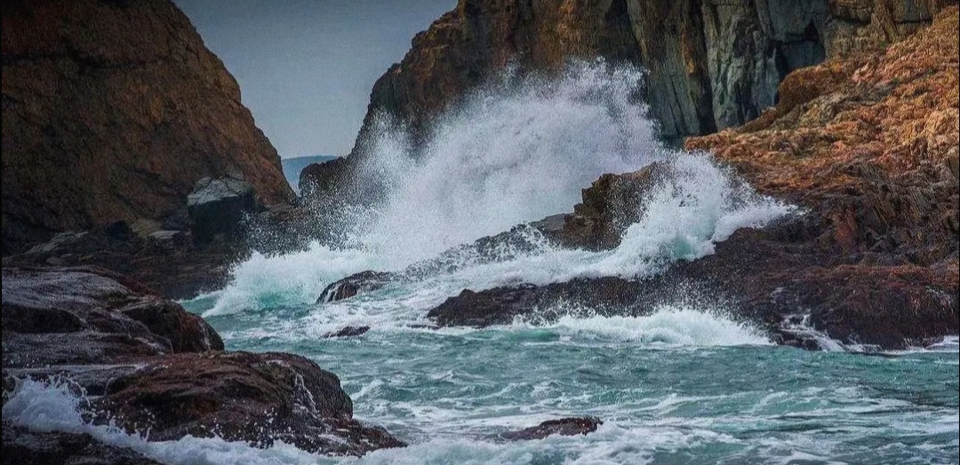 海浪十分恐怖千年一遇 17.8米的巨大浪潮怎么产生的？(多种猜想)