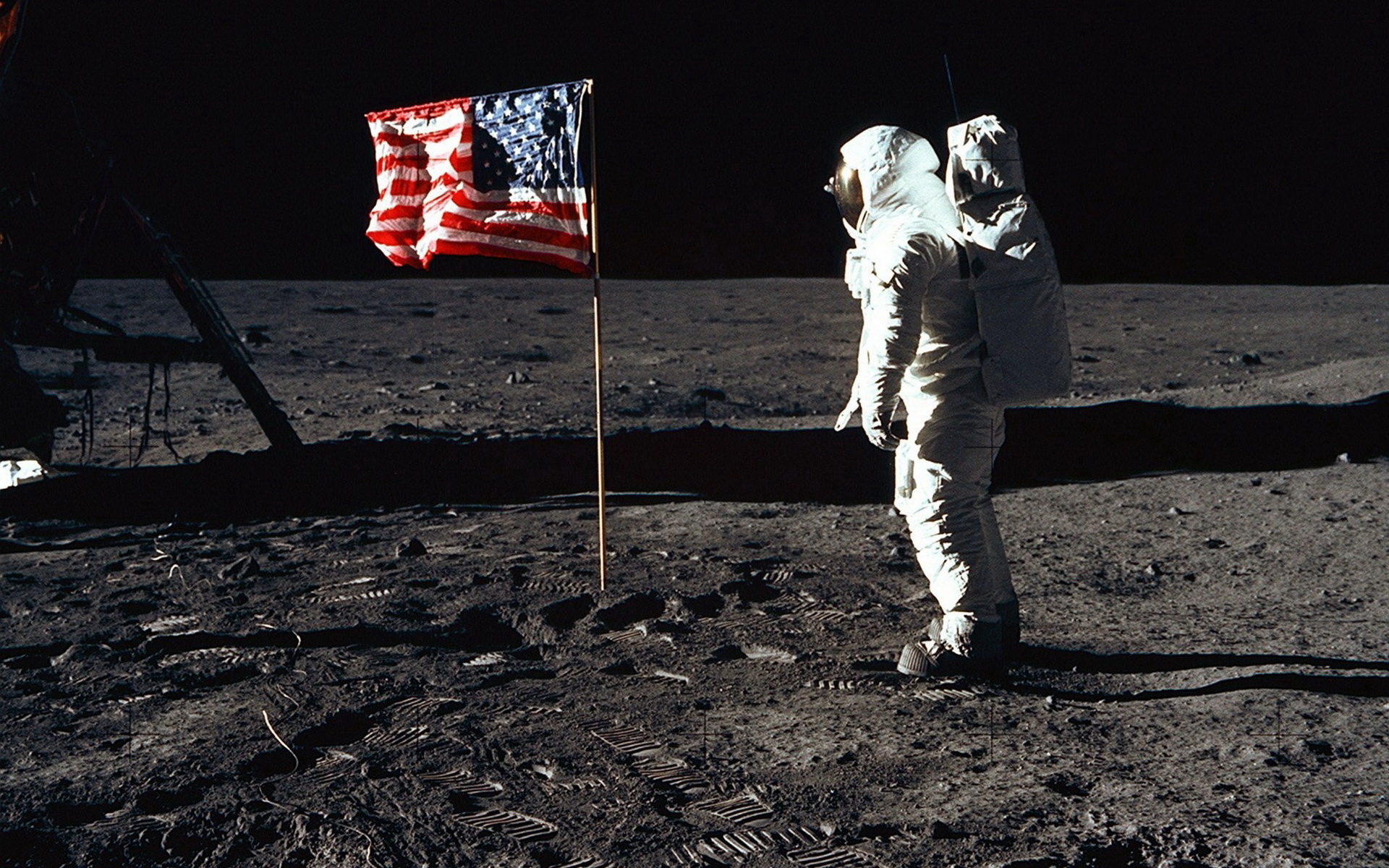 阿波罗照片遭质疑，月球岩石雕刻“C”字符号？（探月计划）