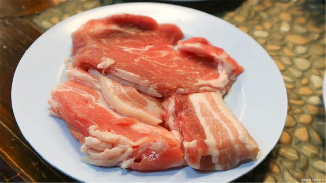 国人为何这么爱吃猪肉？每年消灭全球一半的猪肉？