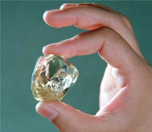 山东姑娘捡到158g拉大钻石，这个钻石怎么形成的