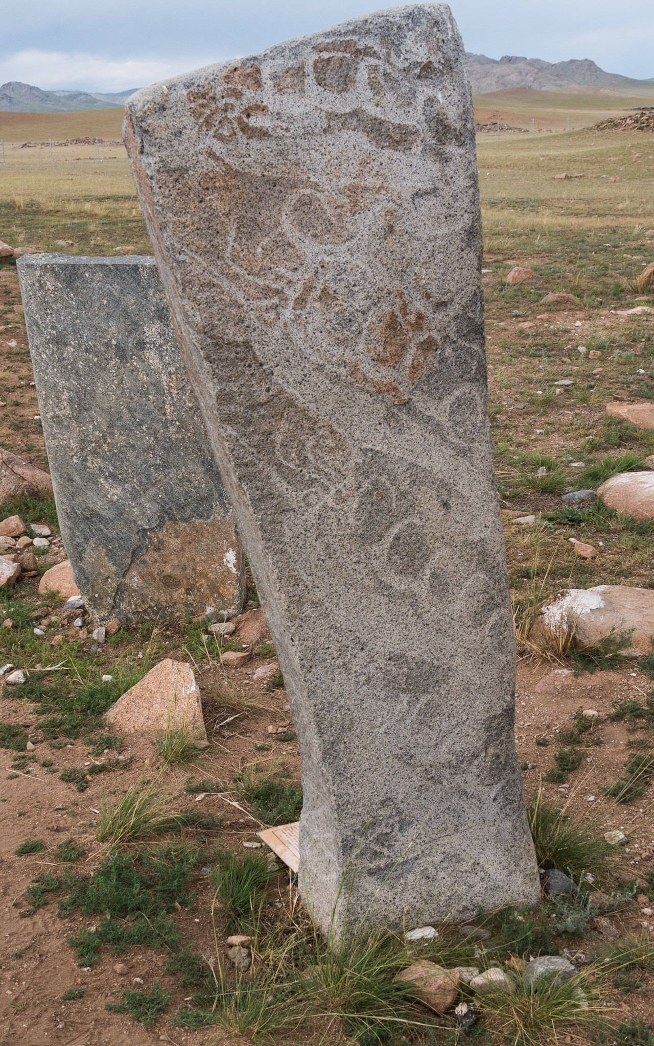 神秘三角碑出现在美国沙漠，不确定是什么（艺术品）