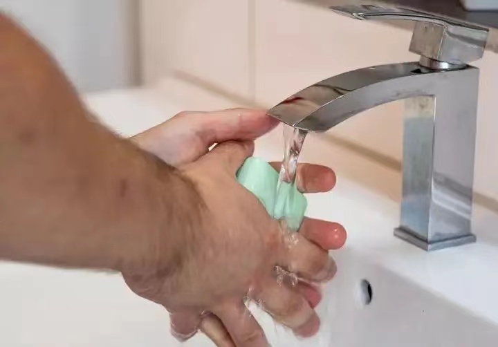 洗手液可以燃烧？如果人泡在了洗手液当中会怎么样？
