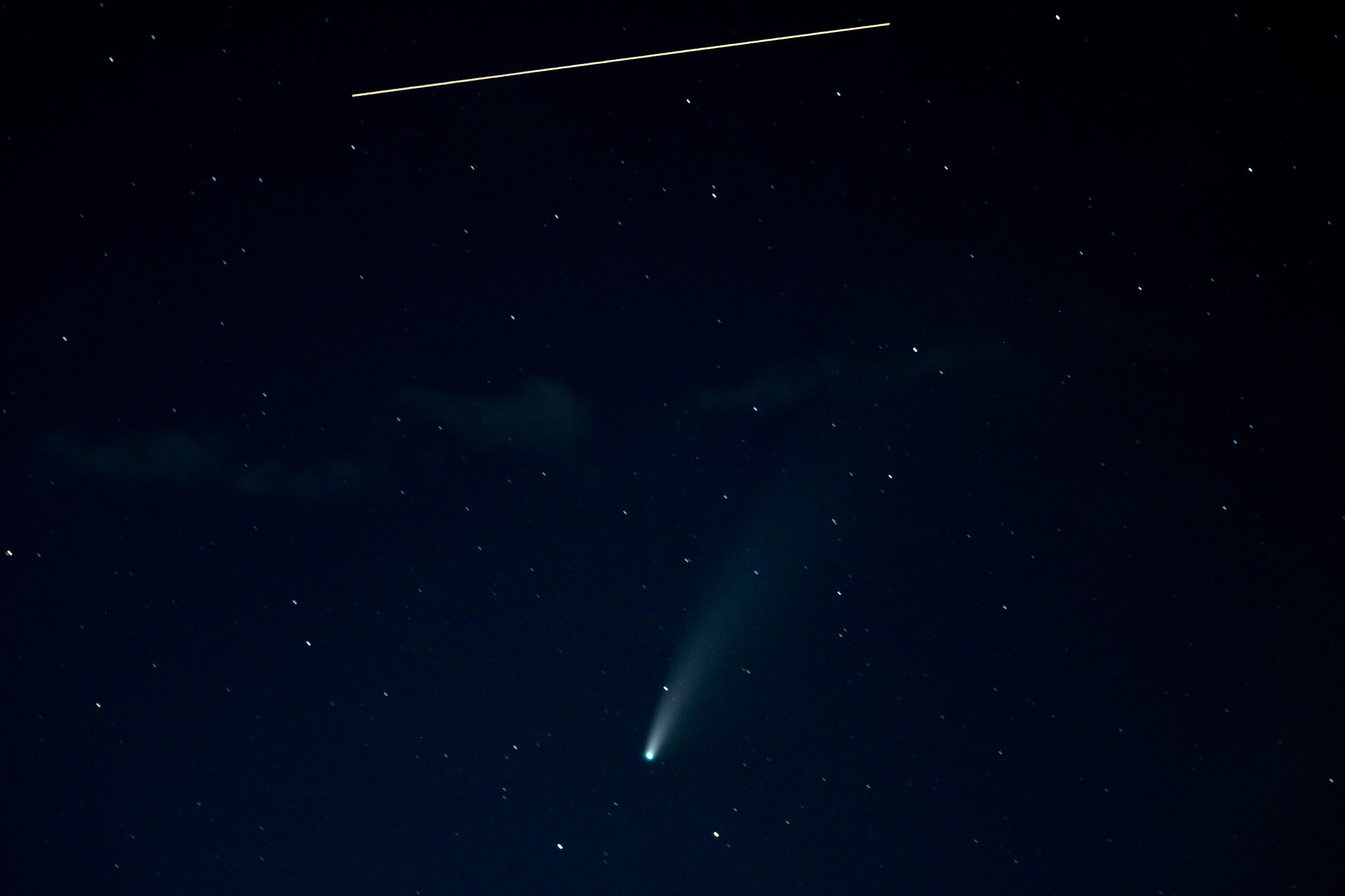 一颗太空彗星逆向驶来，轨道周期4300年（天鹅彗星）