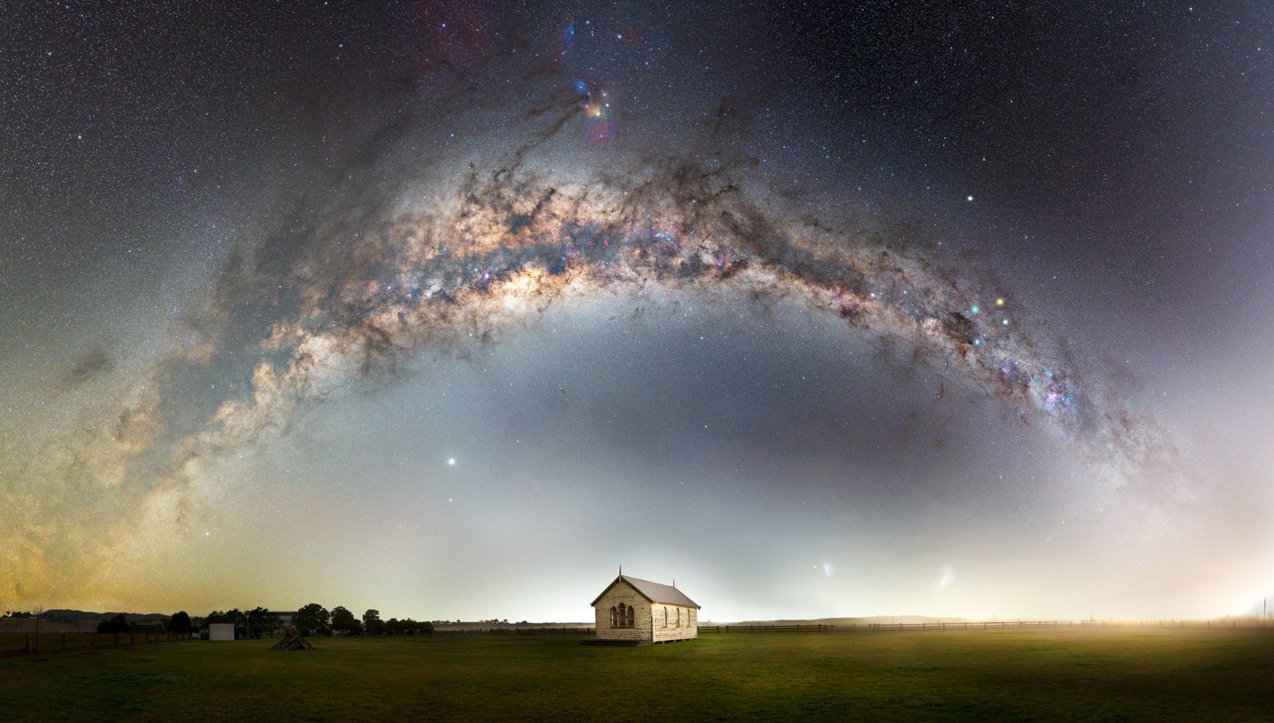 ATLAS彗星已经分成两半，科学家得出结论（宇宙天体）