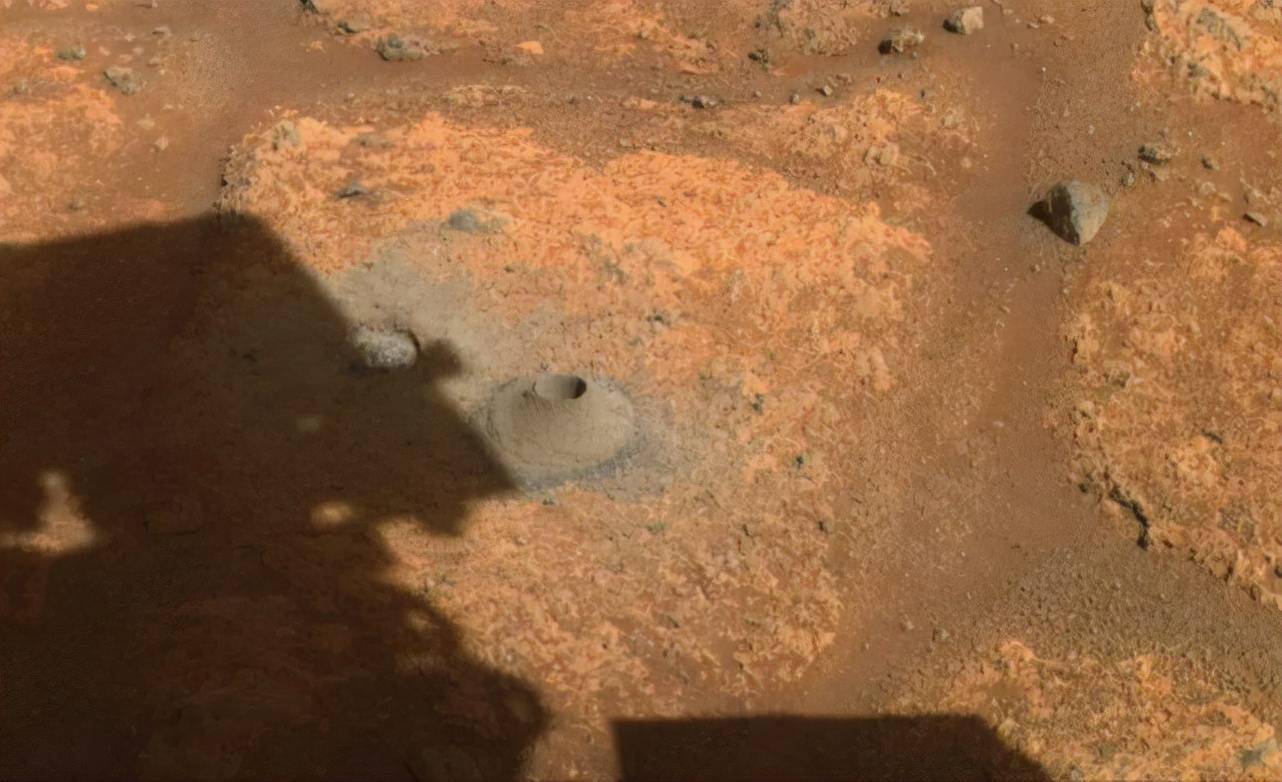 机遇号照片显示，类似人脸石雕石头出现火星（火星岩石）