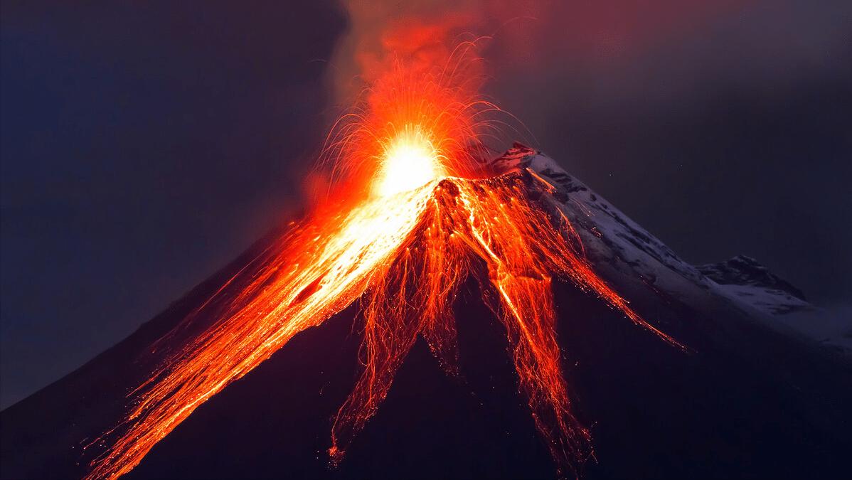 环太平洋火山带一火山活动剧烈，喷出糊状熔岩（火山喷发）