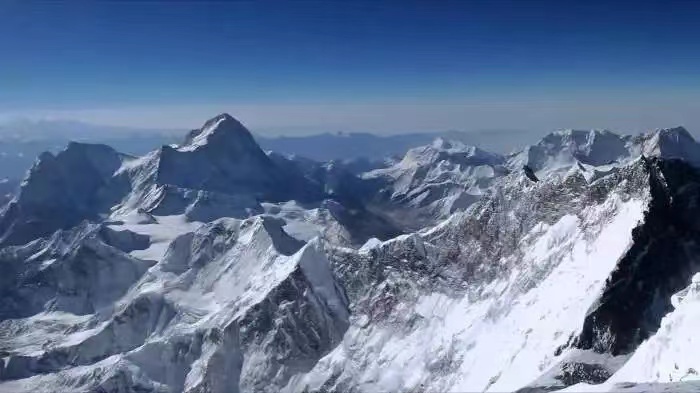 地球内部出现的巨大团块，高度竟是珠穆朗玛峰的100倍？科学家