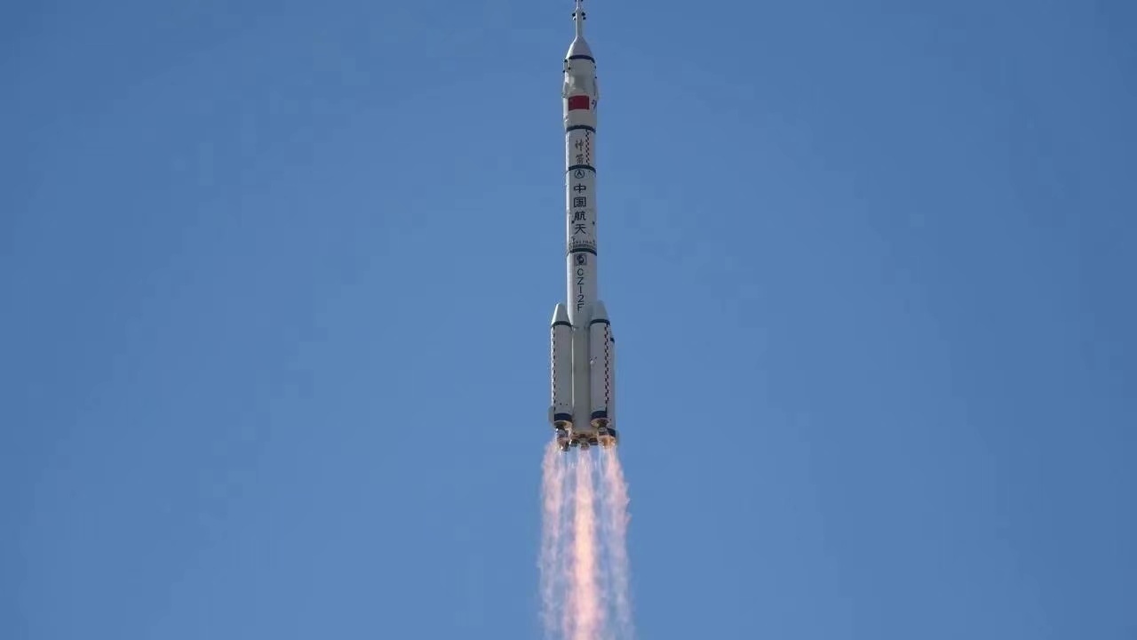 又要启动登月计划！美国运载火箭SLS和中国载人运载火箭哪个更快