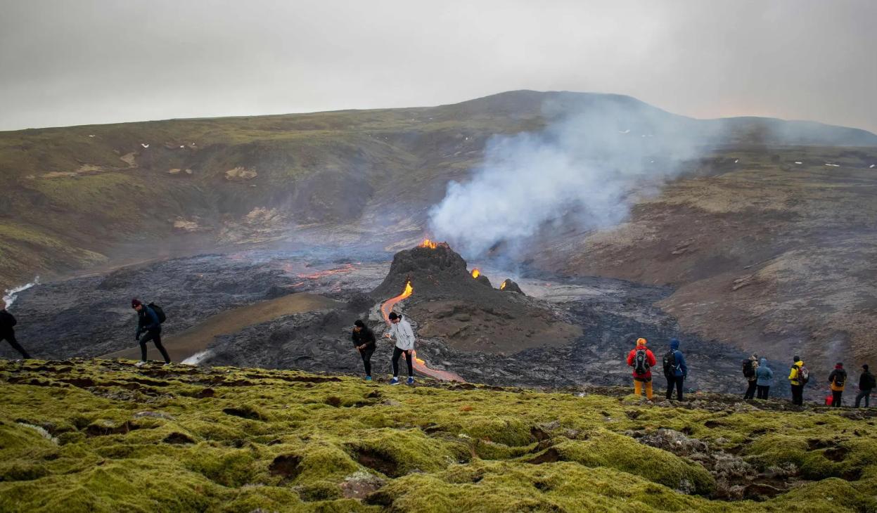 冰岛火山持续爆发，熔岩流出，毒气体向周边扩散，会散其他国家？