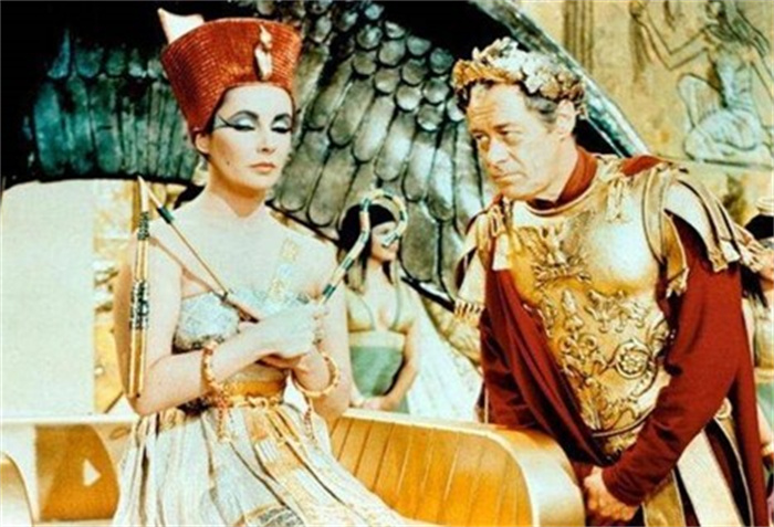凯撒疯狂迷恋埃及艳后 真相是他把一切留给罗马 没给她一个子