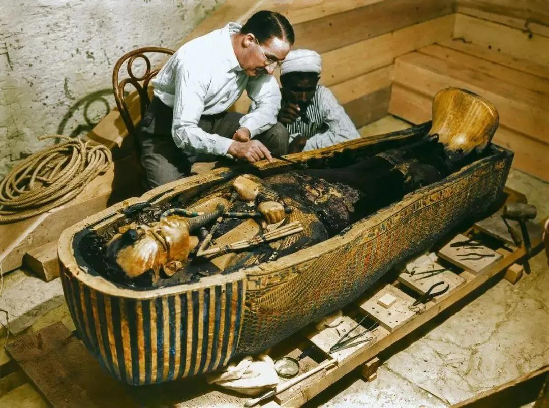 古埃及人制木乃伊，希望死后被上天重新接纳，本就来自宇宙？