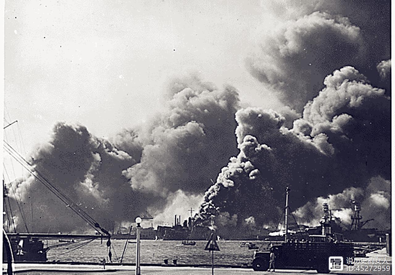 夸贾林战役，美军向日军阵地狂投上万吨炸弹，结果可用4字描述