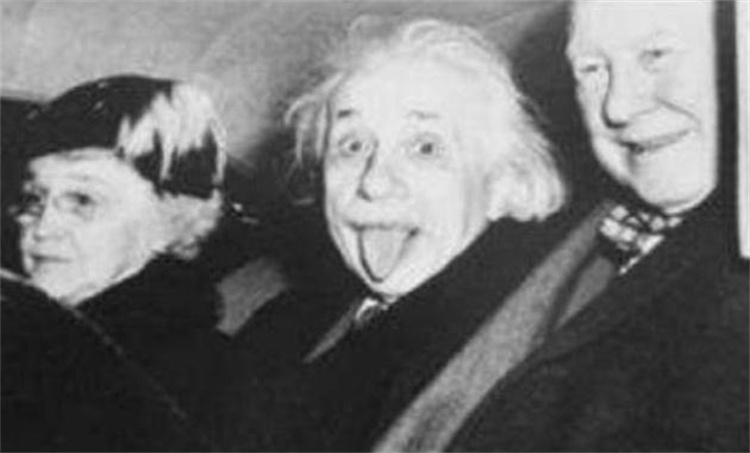 爱因斯坦拍照的时候为什么会吐舌头 这次是真实原因（伟大科学家